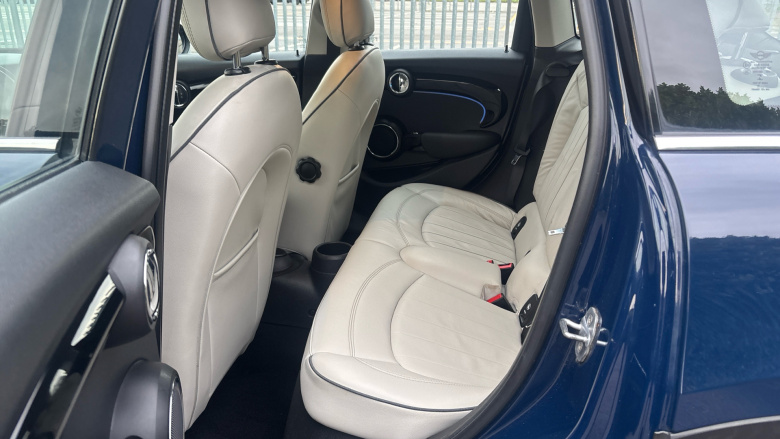 MINI Hatchback 1.5 Cooper Exclusive 5dr Auto Petrol Hatchback